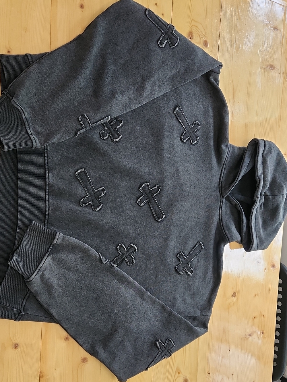 Daisy Street Black Cross Patch Cropped Hoodie Pullover Size XS OVERSIZED - Picture 13 of 15